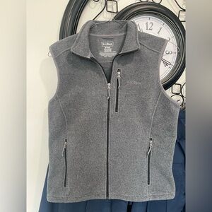 LL Bean Polartech full zip men’s gray vest 3 zip pockets and waist cinch size M